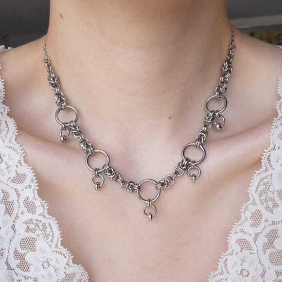 Gothic chunky statement chain mail necklace with a small silver chain - Picture 2 of 7